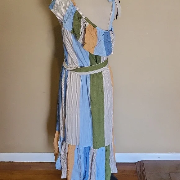 Lauren Conrad Dress - Picture 9 of 14